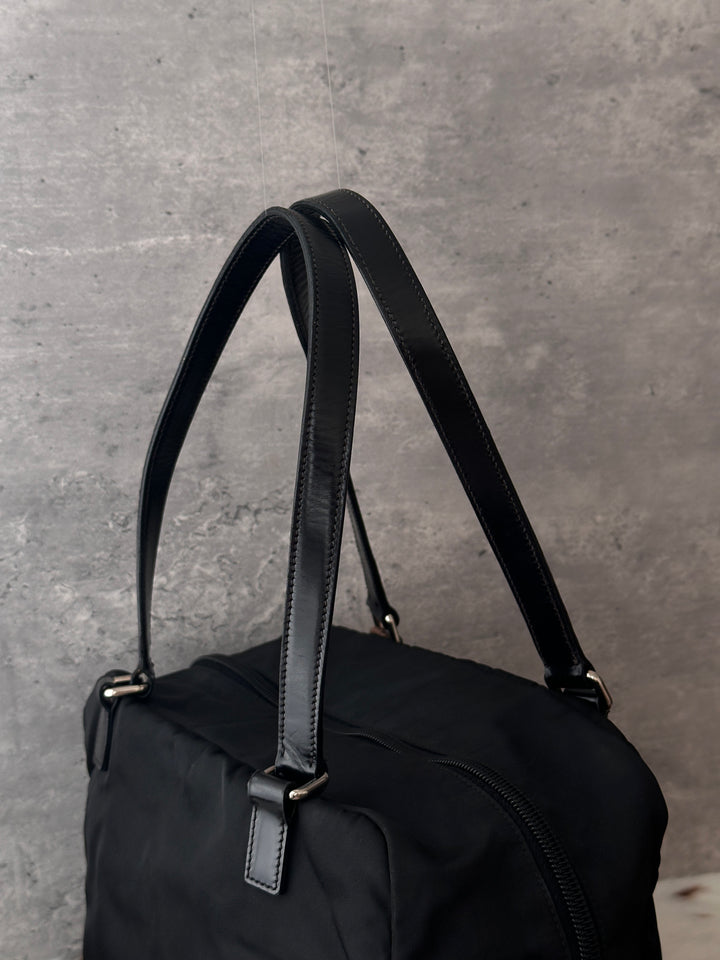 PRADA Nylon Shoulder Bag 🖤✨｜Embossed Logo Detail｜Lightweight Design｜Generous Capacity