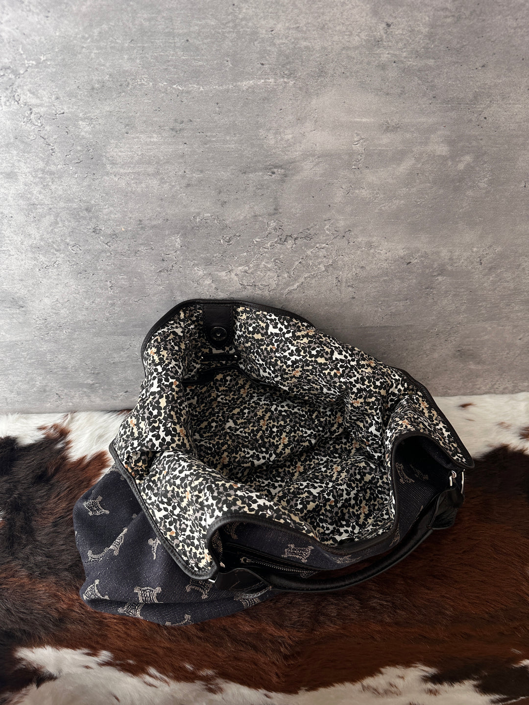 CELINE Triomphe Denim Hobo Bag 💙🖤｜Lightweight Carry｜Spacious Interior｜Convertible Styling