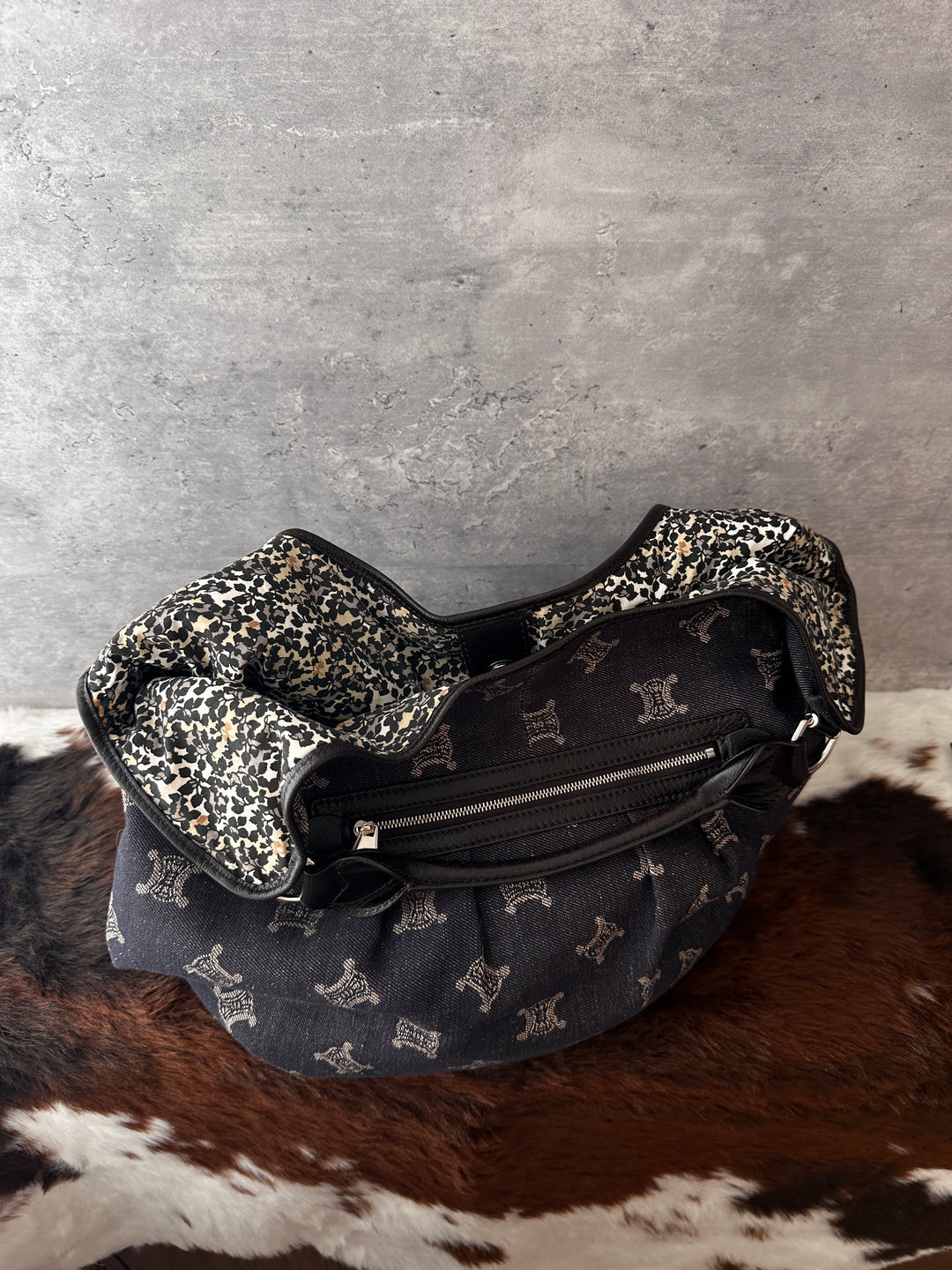 CELINE Triomphe Denim Hobo Bag 💙🖤｜Lightweight Carry｜Spacious Interior｜Convertible Styling