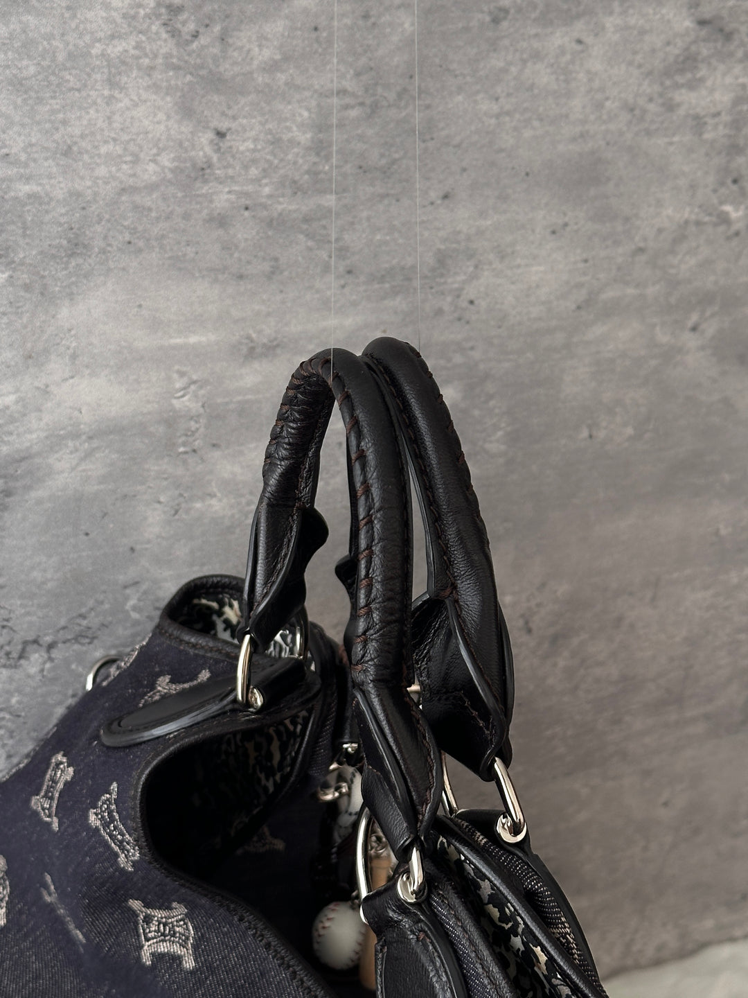 CELINE Triomphe Denim Hobo Bag 💙🖤｜Lightweight Carry｜Spacious Interior｜Convertible Styling