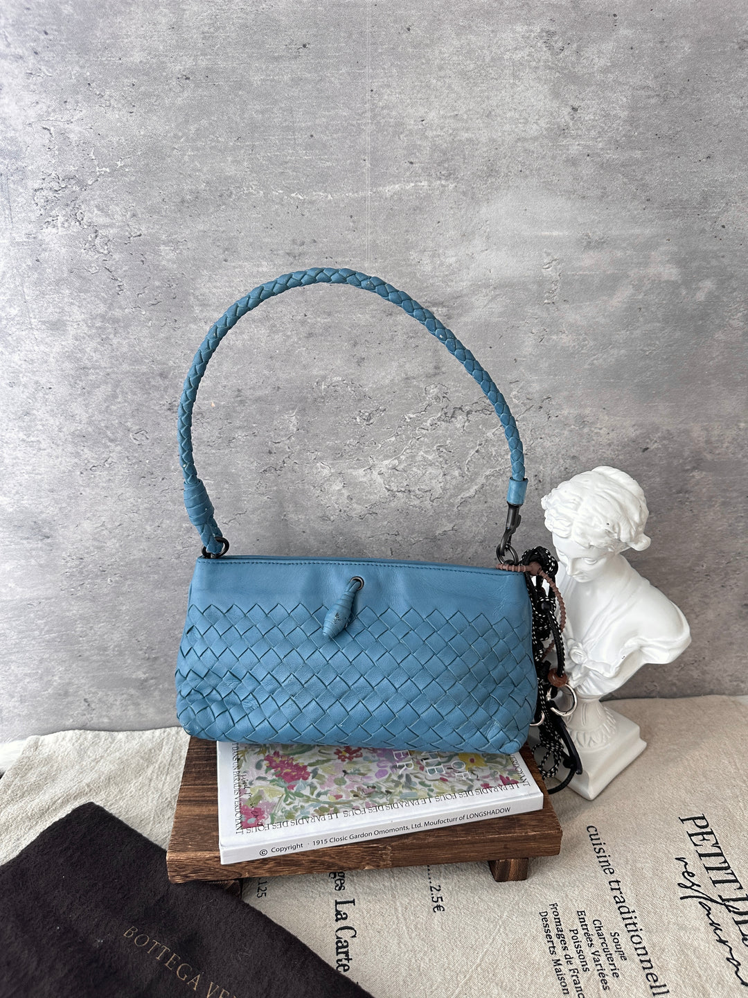 Bottega Veneta Intrecciato Lambskin Shoulder Bag 🩵｜Rare Blue Tone｜Signature Weave｜Effortless Everyday Size
