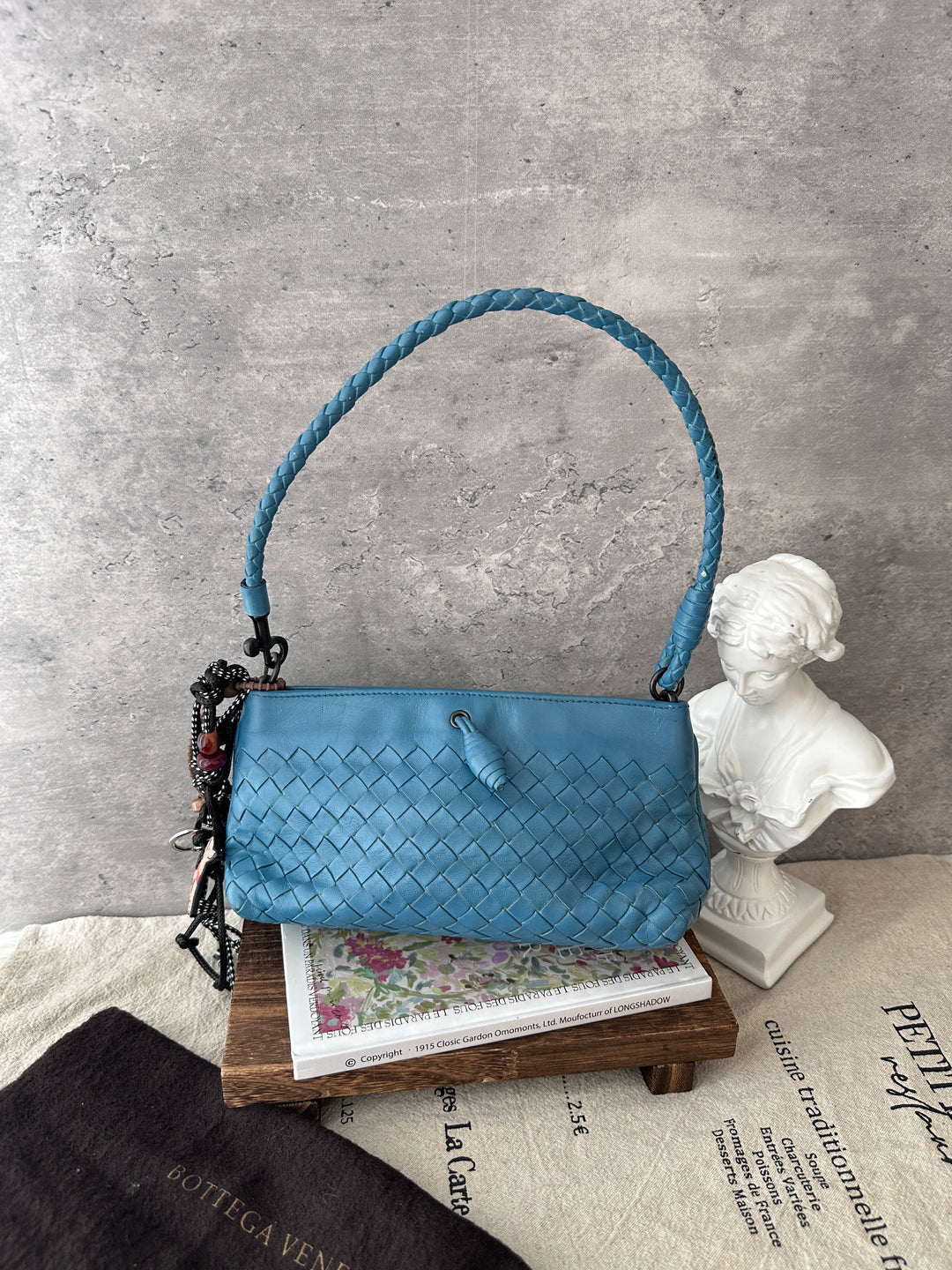 Bottega Veneta Intrecciato Lambskin Shoulder Bag 🩵｜Rare Blue Tone｜Signature Weave｜Effortless Everyday Size
