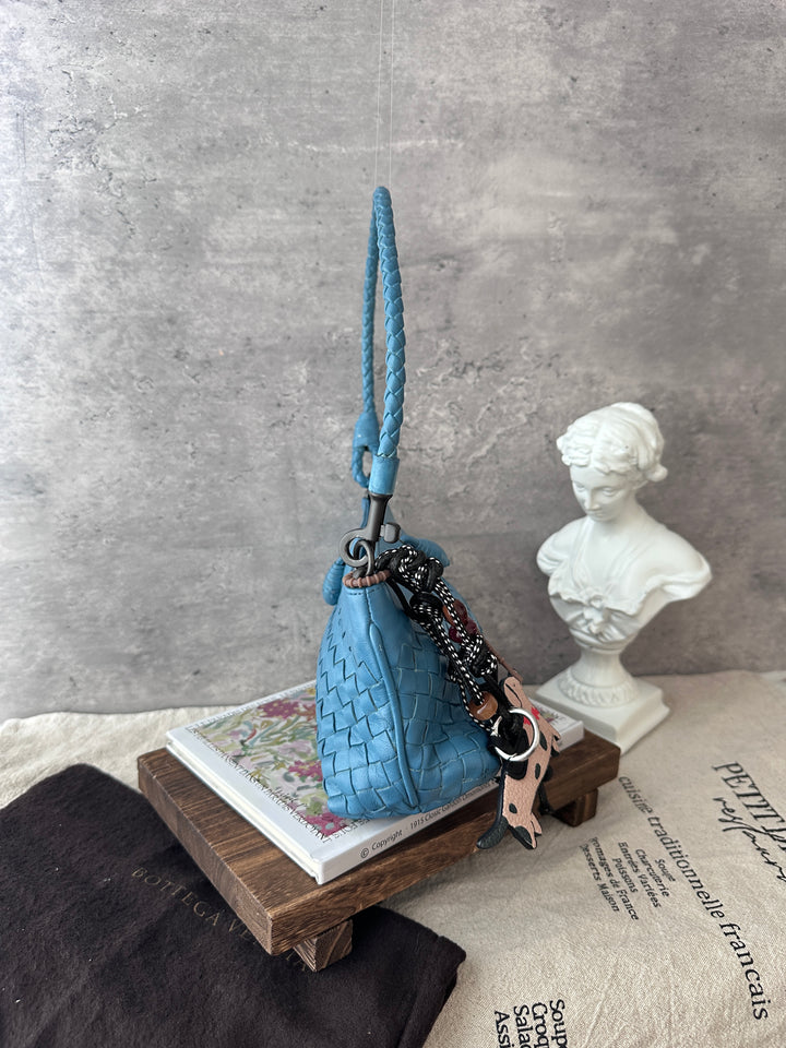 Bottega Veneta Intrecciato Lambskin Shoulder Bag 🩵｜Rare Blue Tone｜Signature Weave｜Effortless Everyday Size