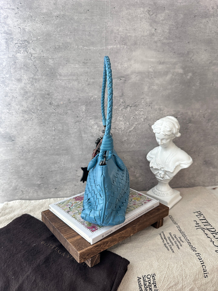 Bottega Veneta Intrecciato Lambskin Shoulder Bag 🩵｜Rare Blue Tone｜Signature Weave｜Effortless Everyday Size