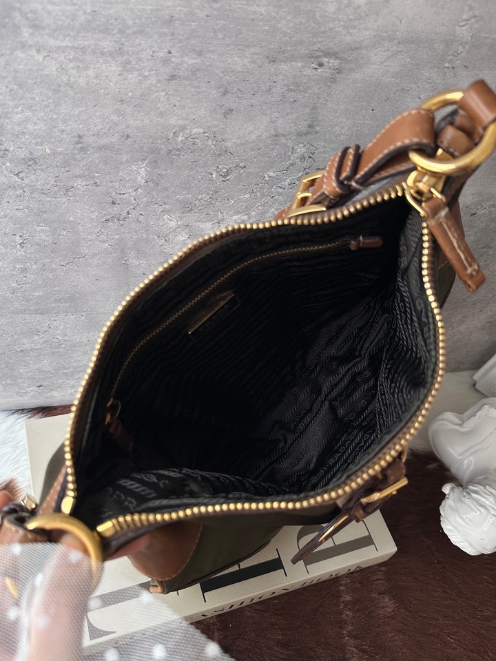 PRADA Double-Face Nylon Hobo Bag 🤎🫒｜Reversible Design｜Nylon and Leather｜Lightweight Carry