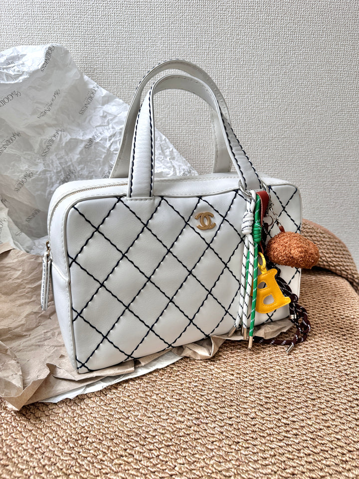 CHANEL Quilted Contrast Stitch Boston Bag ✨｜Rare White & Black Statement Piece