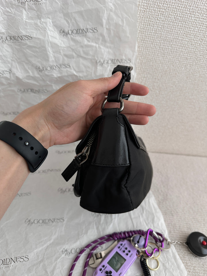 PRADA Flap Hobo Bag｜Leather & Nylon Mix × Grommet Buckle Detail 🖤 Compact and Versatile