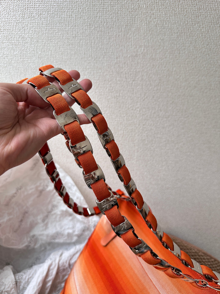 Ferragamo Sunset Color Chain Shoulder Bag ✨｜Vivid Gradient Charm with Everyday Ease
