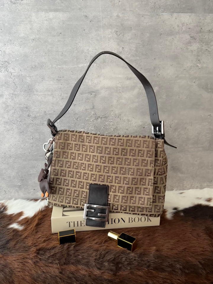 Fendi Mamma Baguette Zucca Shoulder Bag 🤎｜Iconic FF Monogram・Statement Buckle・Vintage Favorite
