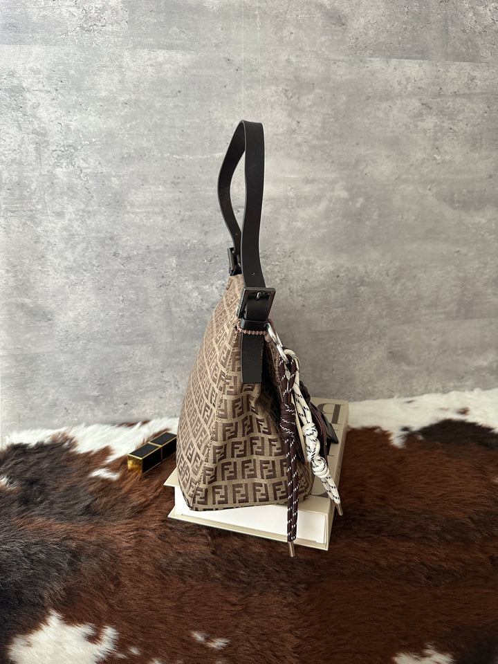 Fendi Mamma Baguette Zucca Shoulder Bag 🤎｜Iconic FF Monogram・Statement Buckle・Vintage Favorite