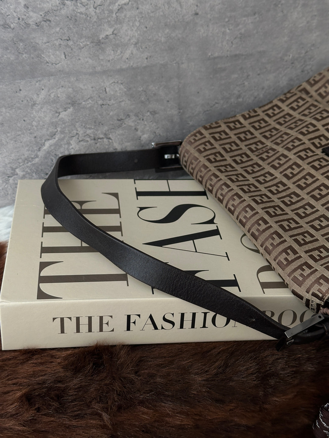 Fendi Mamma Baguette Zucca Shoulder Bag 🤎｜Iconic FF Monogram・Statement Buckle・Vintage Favorite
