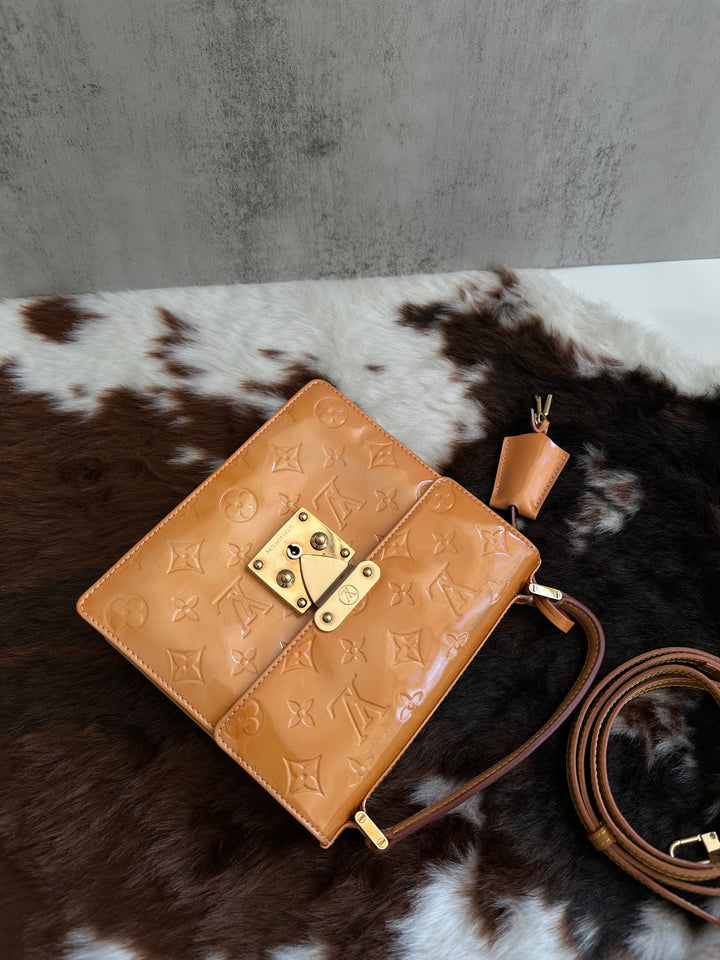 Louis Vuitton Vernis Monogram Kelly 🍯✨ | Modern Classic in Glossy Elegance