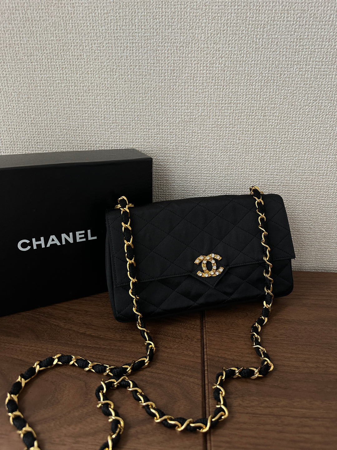 CHANEL Shearling-Trim Calfskin Chain Shoulder Bag 🖤✨ Ultra-Rare Find