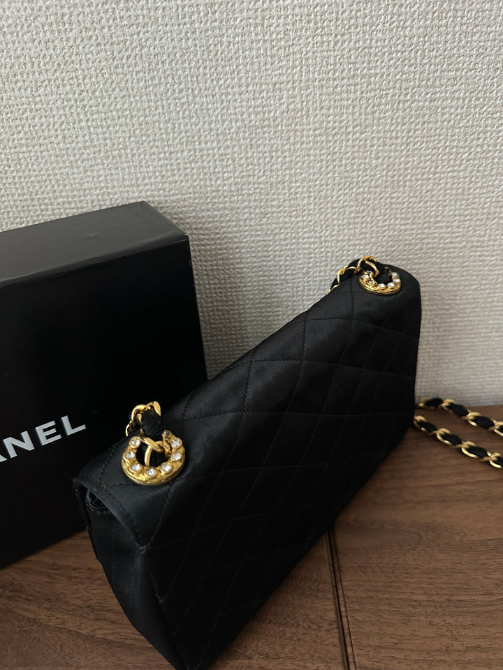 CHANEL Shearling-Trim Calfskin Chain Shoulder Bag 🖤✨ Ultra-Rare Find