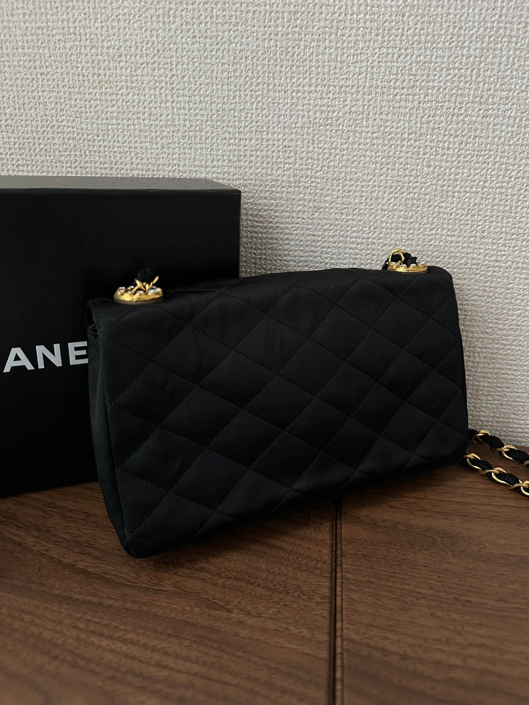 CHANEL Shearling-Trim Calfskin Chain Shoulder Bag 🖤✨ Ultra-Rare Find