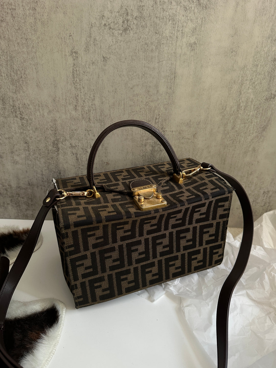 FENDI Zucca Monogram Box Bag 🤎｜Structured Silhouette × Gold-Tone Hardware × Vintage Logo Canvas