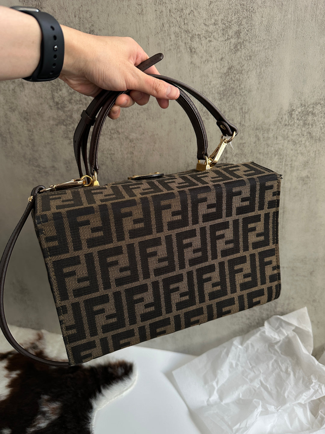 FENDI Zucca Monogram Box Bag 🤎｜Structured Silhouette × Gold-Tone Hardware × Vintage Logo Canvas