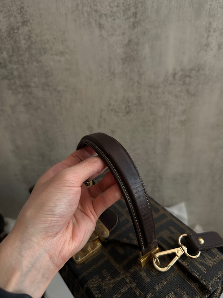 FENDI Zucca Monogram Box Bag 🤎｜Structured Silhouette × Gold-Tone Hardware × Vintage Logo Canvas