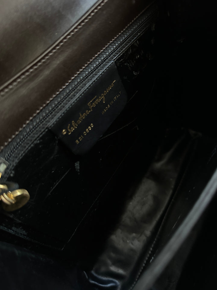 Salvatore Ferragamo Gancini Top Handle Bag 🖤｜Polished Black Leather × Gold Gancini Clasp × Detachable Shoulder Strap