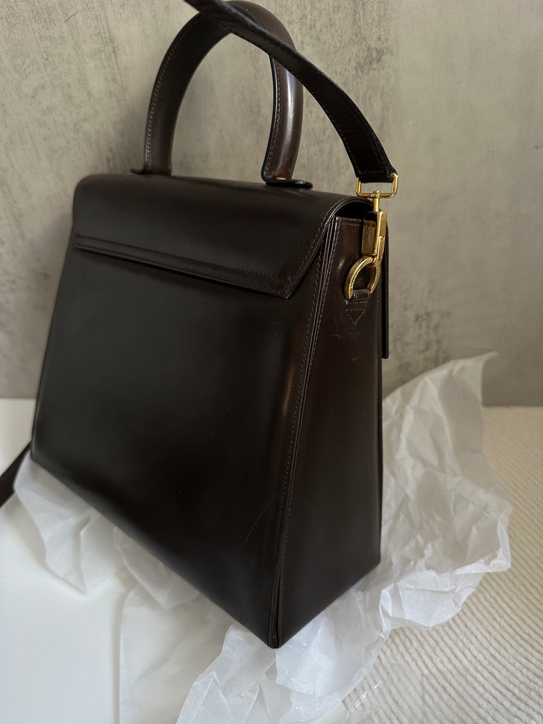 Salvatore Ferragamo Gancini Top Handle Bag 🖤｜Polished Black Leather × Gold Gancini Clasp × Detachable Shoulder Strap
