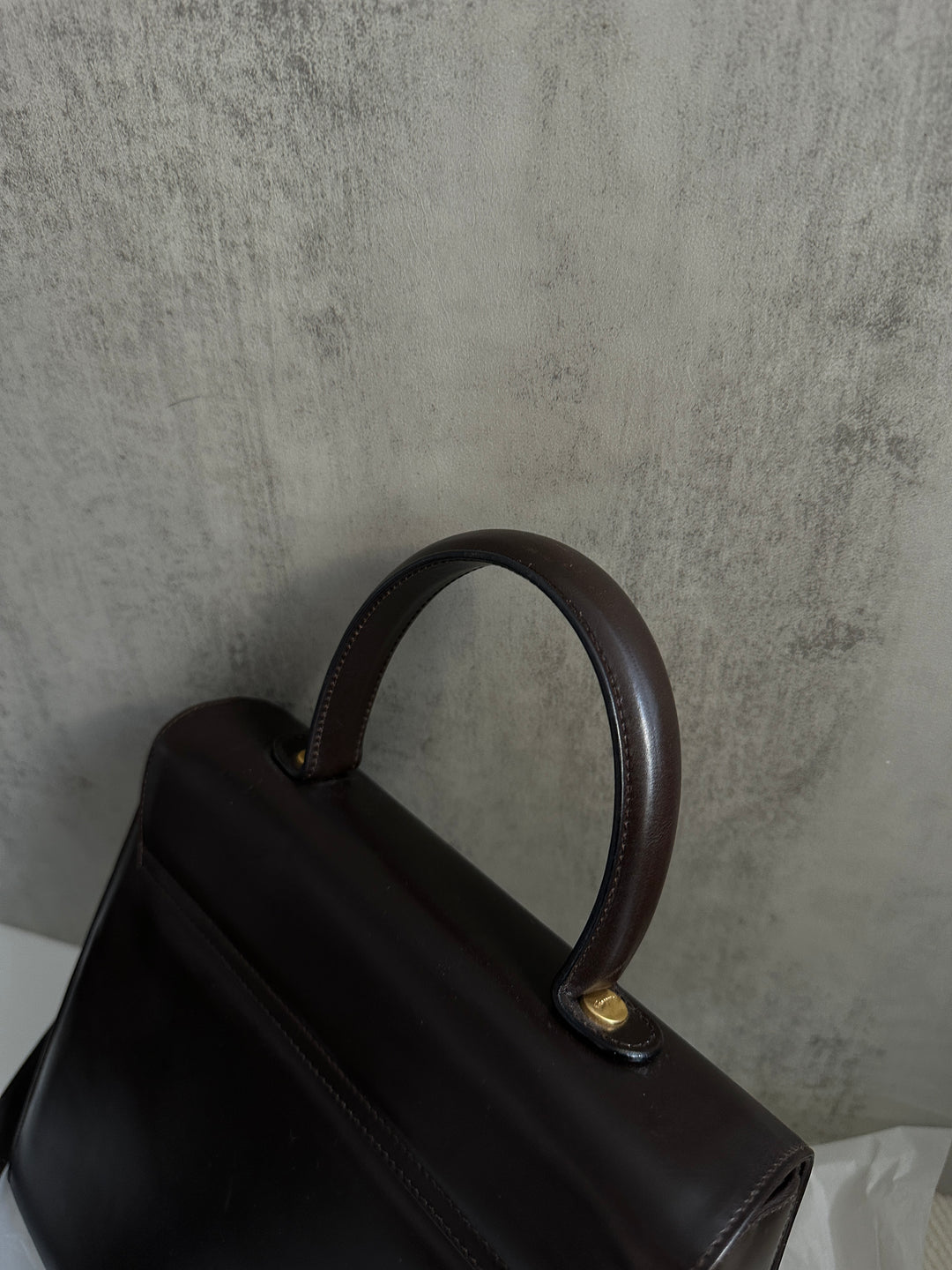 Salvatore Ferragamo Gancini Top Handle Bag 🖤｜Polished Black Leather × Gold Gancini Clasp × Detachable Shoulder Strap