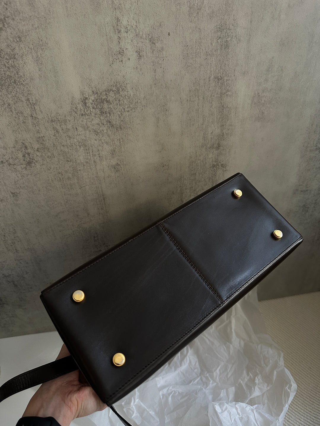 Salvatore Ferragamo Gancini Top Handle Bag 🖤｜Polished Black Leather × Gold Gancini Clasp × Detachable Shoulder Strap