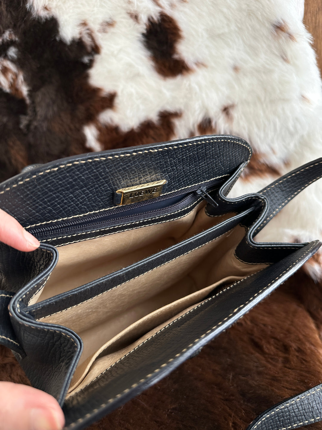 Loewe Leaf Turnlock Mini Box Bag 🖤😻｜Leaf Turnlock Detail × Mini Box Shape × Crossbody Ready