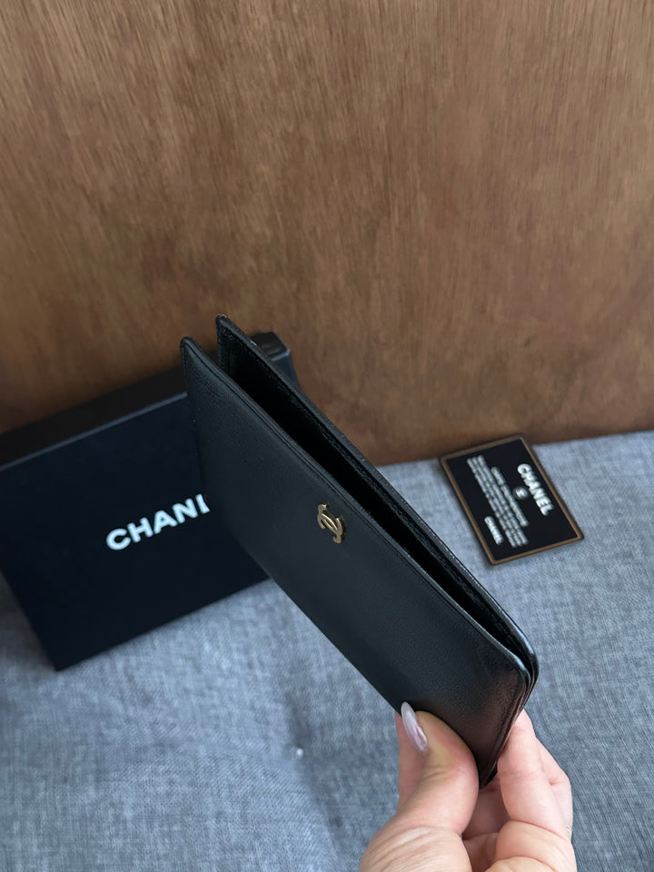 CHANEL Leather Wallet Passport Case 🖤｜Full Set with Box × Rare Passport Format × Multi-Use Practicality