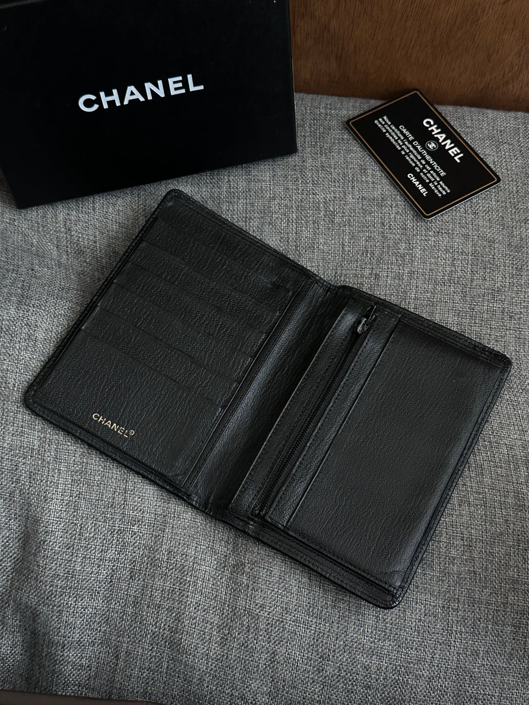 CHANEL Leather Wallet Passport Case 🖤｜Full Set with Box × Rare Passport Format × Multi-Use Practicality