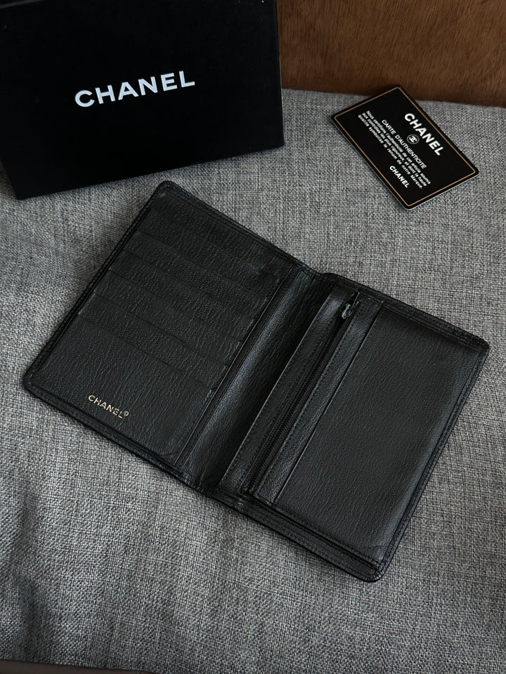 CHANEL Leather Wallet Passport Case 🖤｜Full Set with Box × Rare Passport Format × Multi-Use Practicality