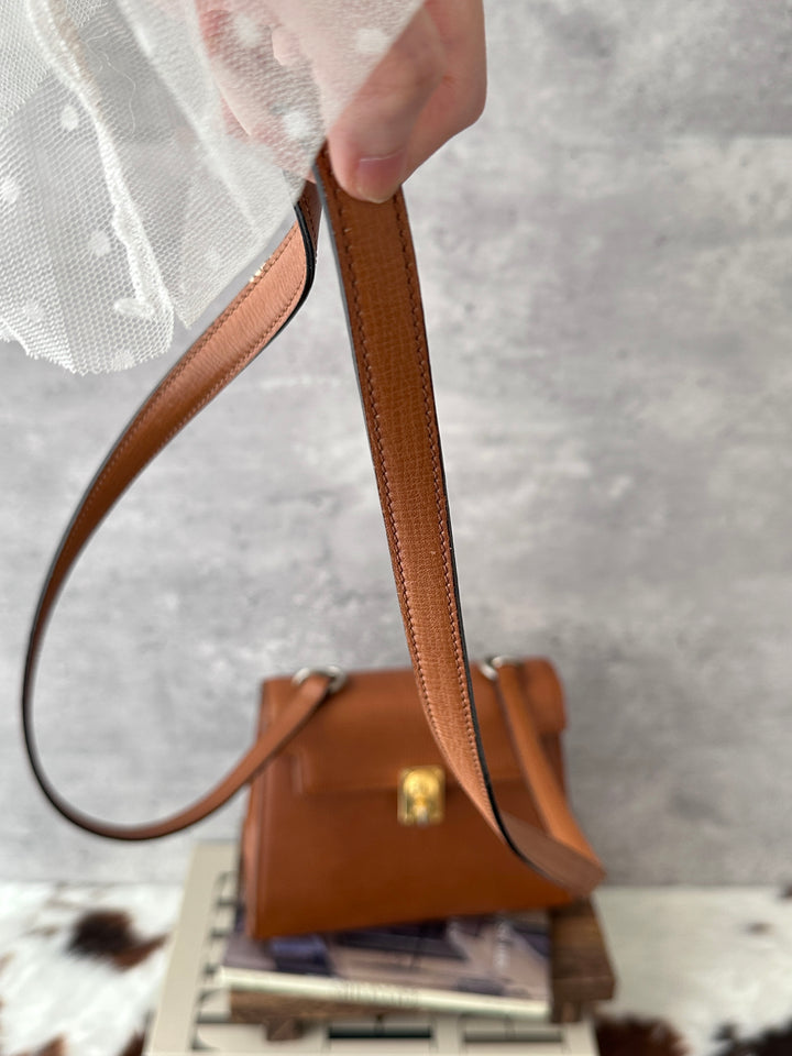 FENDI Mini Kelly 🤎✨｜Hazelnut Brown × Gold Hardware × Vintage Mini Bag