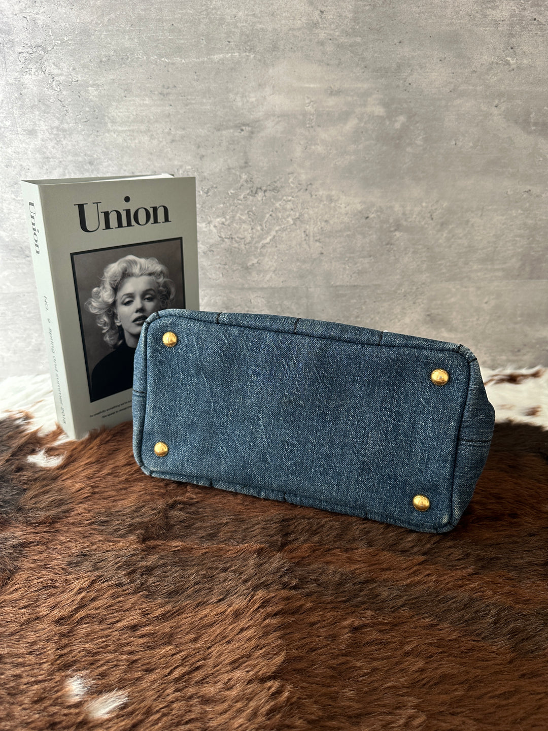 Prada Denim Tote 💙✨｜Structured Denim × Compact Proportions × Spacious Interior
