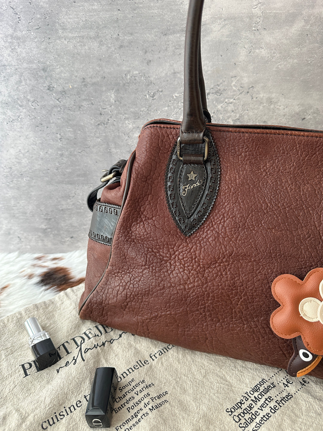 Fendi Textured Leather Tote 🤎✨｜Rich Brown Leather × Vintage FF Details × Spacious Everyday Design
