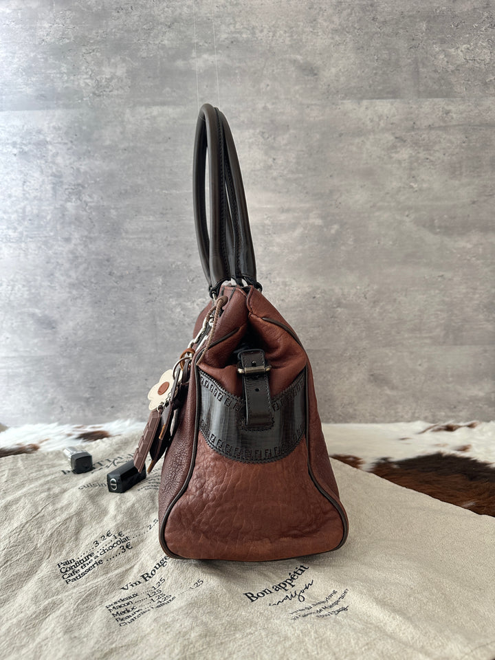 Fendi Textured Leather Tote 🤎✨｜Rich Brown Leather × Vintage FF Details × Spacious Everyday Design