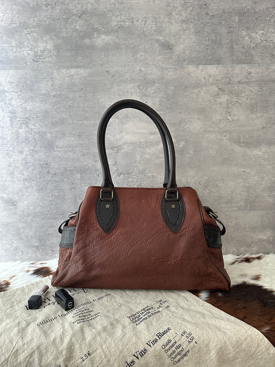 Fendi Textured Leather Tote 🤎✨｜Rich Brown Leather × Vintage FF Details × Spacious Everyday Design