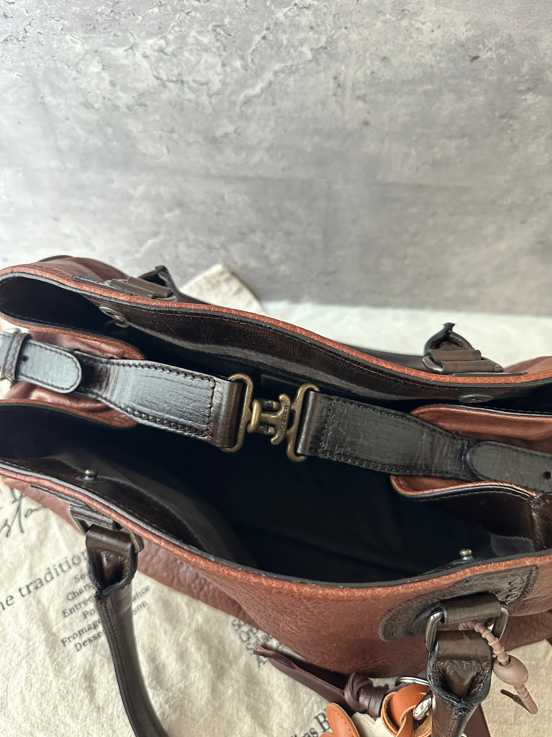 Fendi Textured Leather Tote 🤎✨｜Rich Brown Leather × Vintage FF Details × Spacious Everyday Design