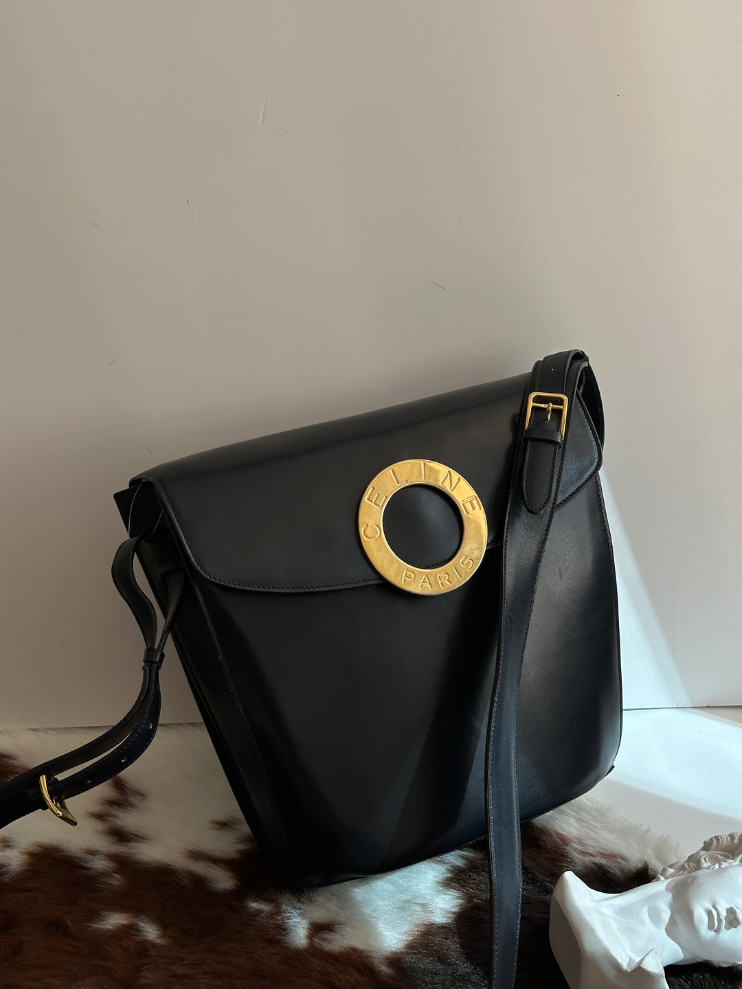 CELINE Large Gold Ring Leather Shoulder Bag 🖤｜Oversized Gold Logo × Red Interior × 3-Way Styling