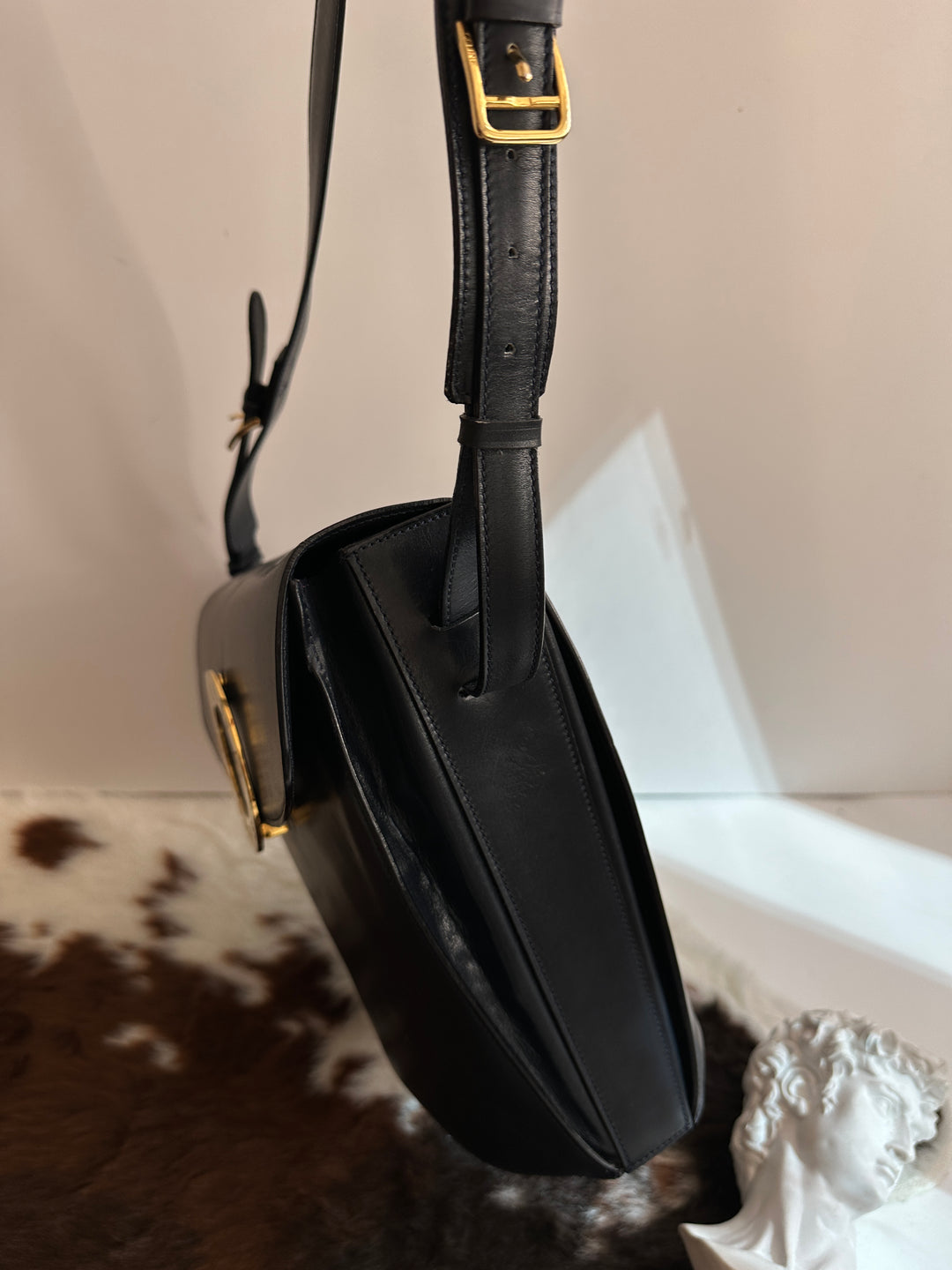 CELINE Large Gold Ring Leather Shoulder Bag 🖤｜Oversized Gold Logo × Red Interior × 3-Way Styling