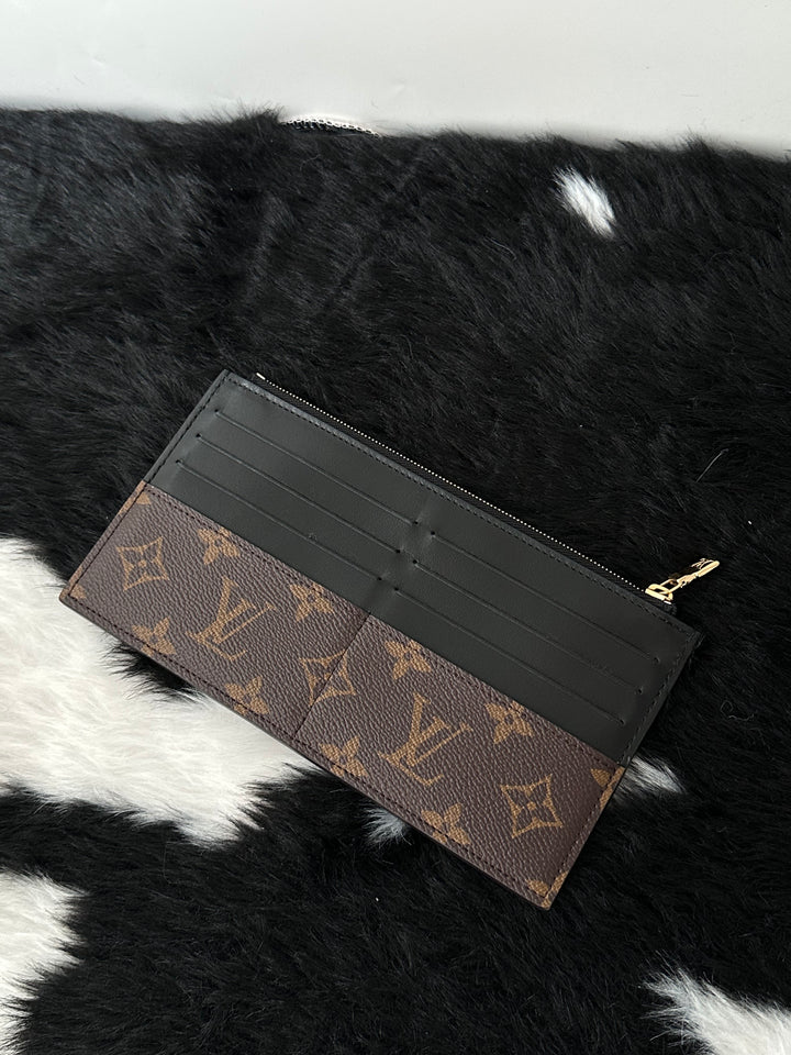 Louis Vuitton Monogram Slim Zippy Pouch 🖤🤎｜Classic Monogram Canvas・Multi-Functional Design・Travel Essential