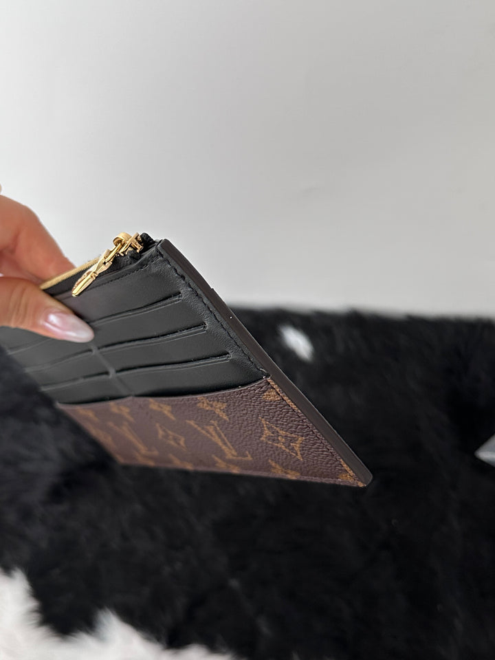 Louis Vuitton Monogram Slim Zippy Pouch 🖤🤎｜Classic Monogram Canvas・Multi-Functional Design・Travel Essential