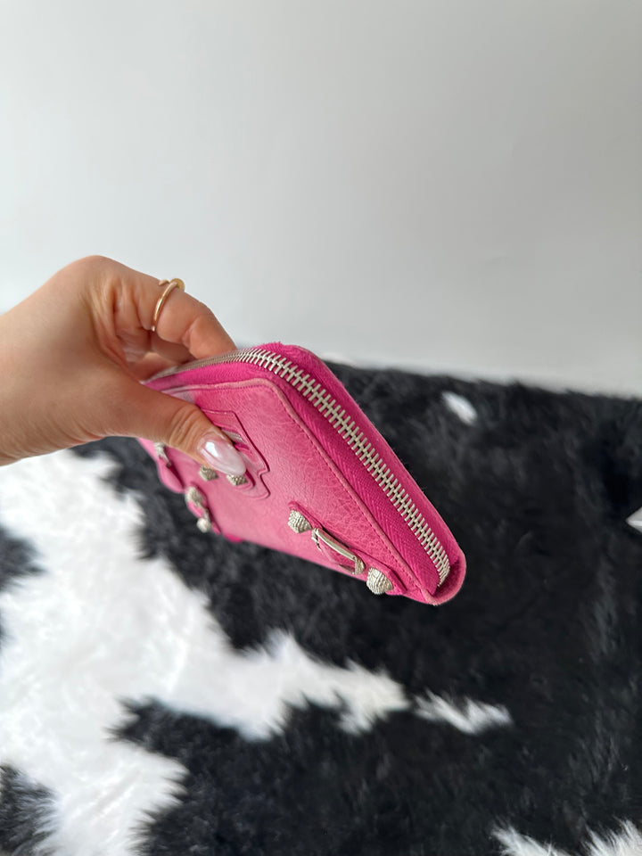 Balenciaga City Long Wallet 💖✨｜😍Iconic Motorcycle Design・Vibrant Pink・Everyday Essential