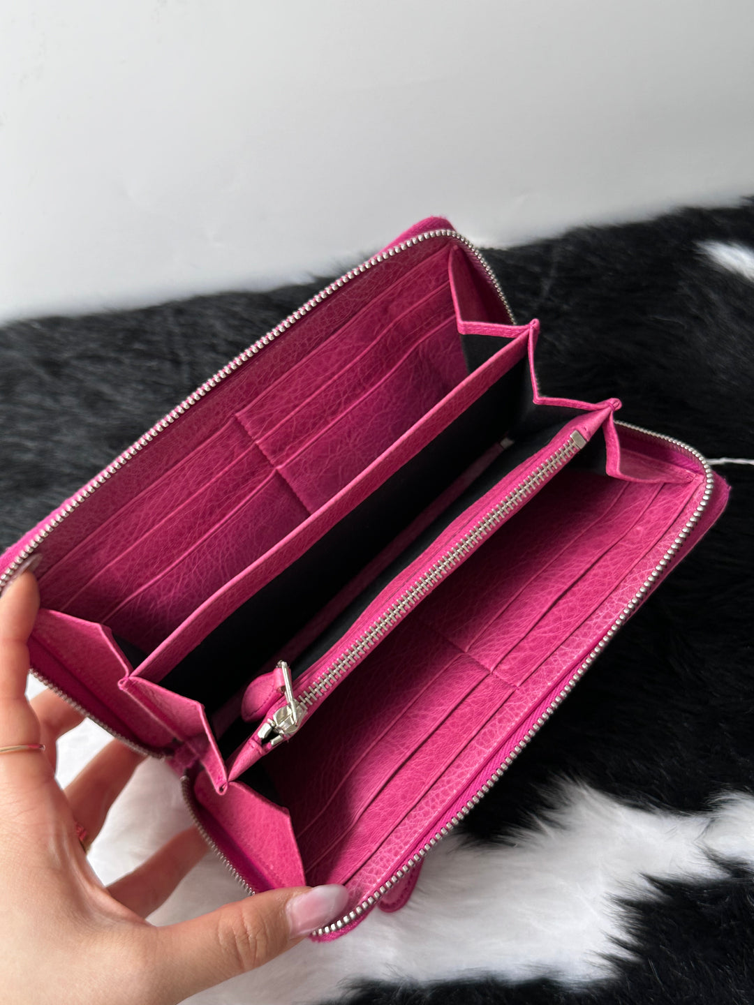 Balenciaga City Long Wallet 💖✨｜😍Iconic Motorcycle Design・Vibrant Pink・Everyday Essential