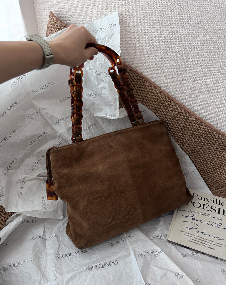 Chanel Suede “Teddy Bear” Tote — Brown with Tortoiseshell Chain Handles 🧸🤎 Vintage Atmosphere & Cozy Luxe