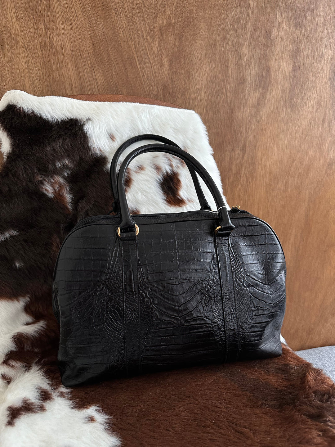 Valentino Croc-Embossed Boston Bag 🖤✨｜Elegant Black & Gold・Structured Silhouette・Timeless Classic