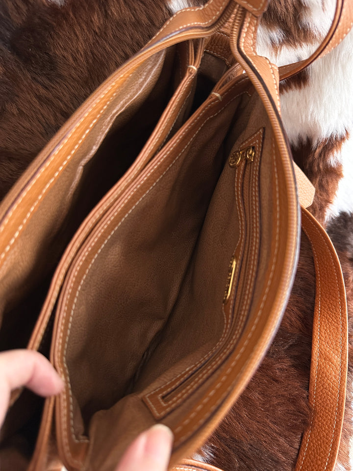 Fendi Caramel Leather Crossbody Bag 🤎🧡｜Vintage Simplicity × Triple-Compartment Design × Full Set Value