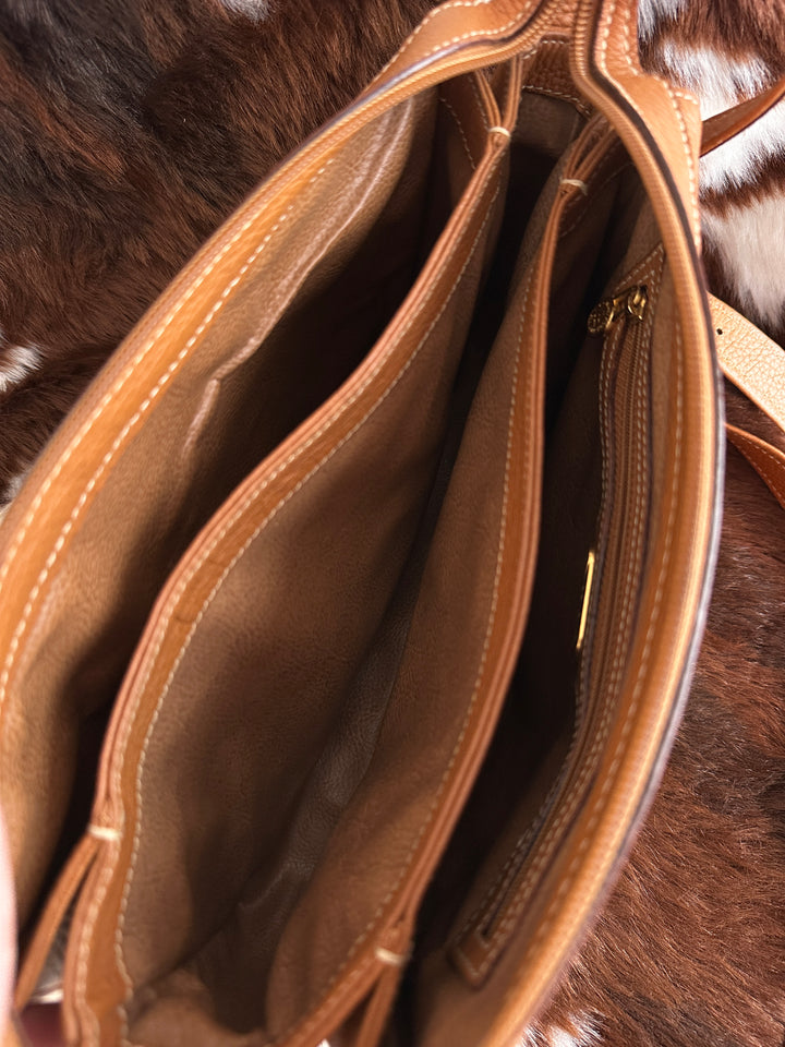 Fendi Caramel Leather Crossbody Bag 🤎🧡｜Vintage Simplicity × Triple-Compartment Design × Full Set Value