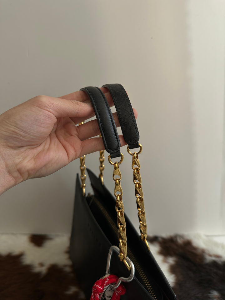 CELINE Fishbone Chain Tote Bag 🖤｜Unique Hardware × Refined Leather × Everyday Functionality✨