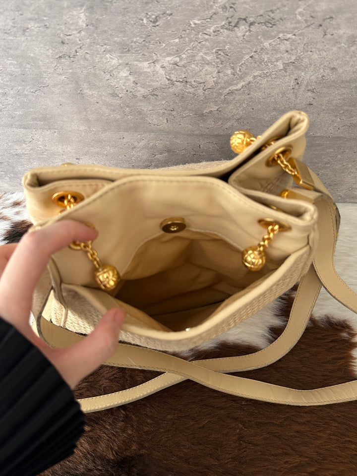 Bottega Veneta Raffia Bucket Bag 🌾🤍｜Woven Raffia × Cream Leather × Gold-Tone Ball Charms