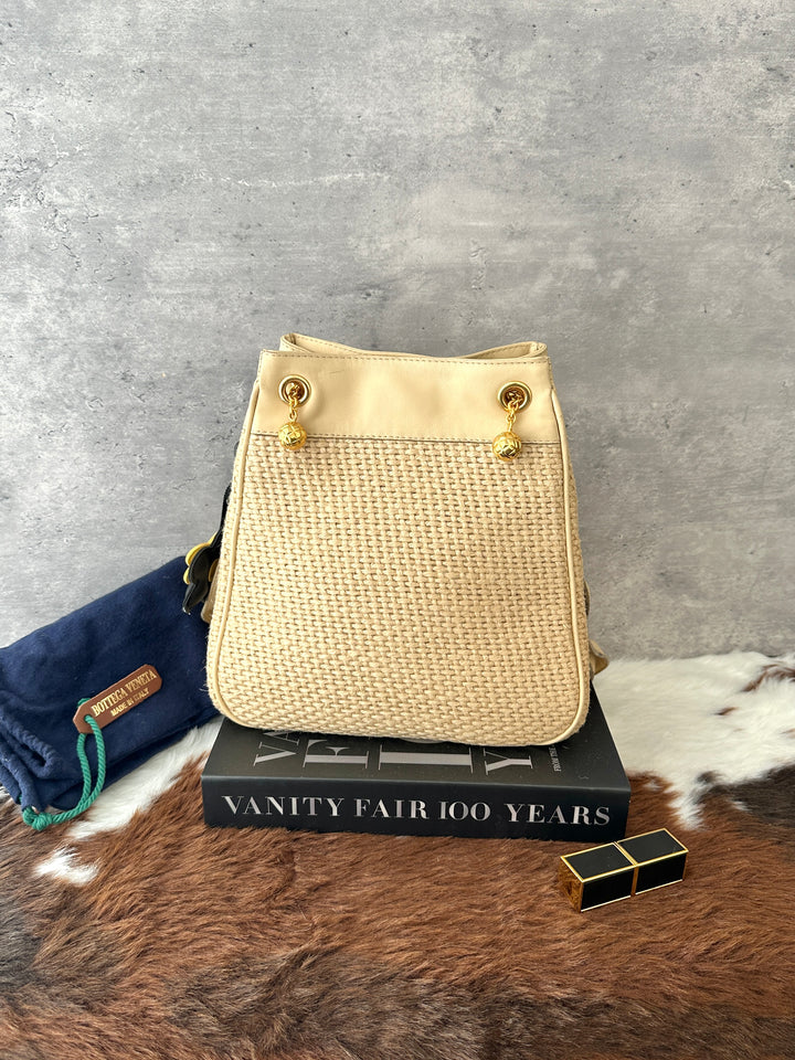Bottega Veneta Raffia Bucket Bag 🌾🤍｜Woven Raffia × Cream Leather × Gold-Tone Ball Charms
