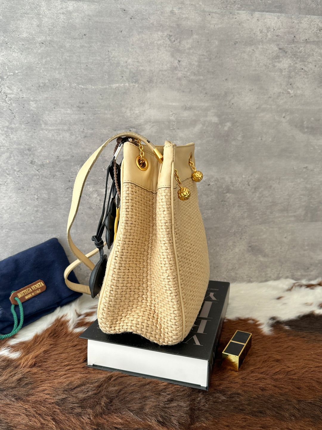 Bottega Veneta Raffia Bucket Bag 🌾🤍｜Woven Raffia × Cream Leather × Gold-Tone Ball Charms